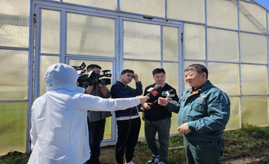 2024年5月24日，農(nóng)業(yè)總公司副總經(jīng)理侯正發(fā)接受《守望都市》采訪_副本.jpg