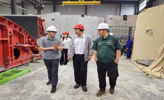 2024年7月5日，市建委初審工作組一行到訪裝配式總公司實地考察調(diào)研_副本.jpg