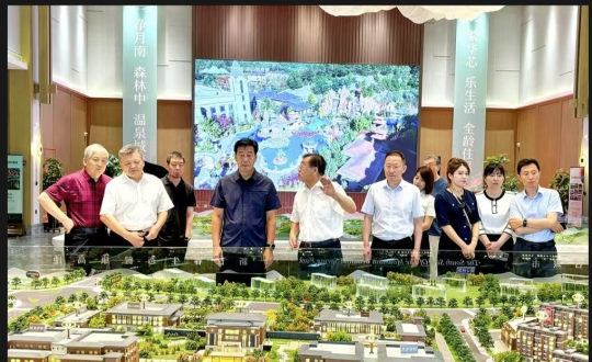 2024年8月8日，王巖董事長(zhǎng)陪同市政協(xié)領(lǐng)導(dǎo)視察南山書(shū)院康養(yǎng)綜合體項(xiàng)目_副本.png
