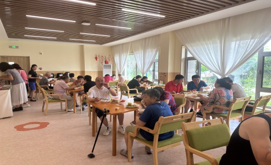 2024年8月10日，養(yǎng)老公司“親親鄰里食堂”盛大開業(yè)_副本.jpg