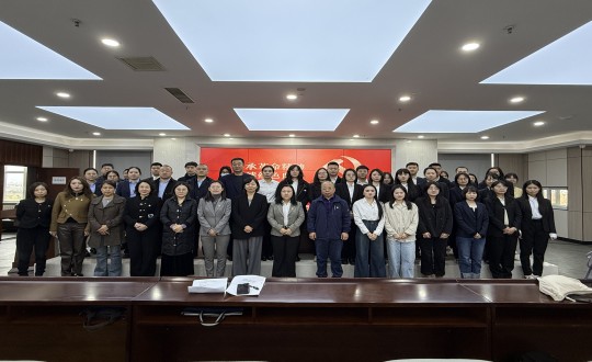 2024年10月18日，集團(tuán)黨委聯(lián)合長發(fā)擔(dān)保黨支部參加了由朝陽區(qū)黨群服務(wù)中心開展的“傳承革命精神 賡續(xù)紅色血脈”公益黨課_副本.jpg