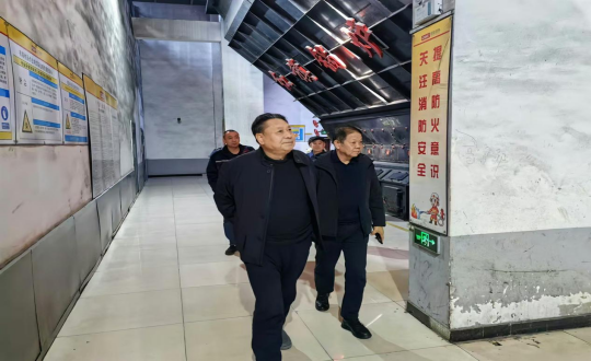 2024年11月18日，集團(tuán)副董事馬秉臣深入供熱總公司一線進(jìn)行工作走訪_副本.png